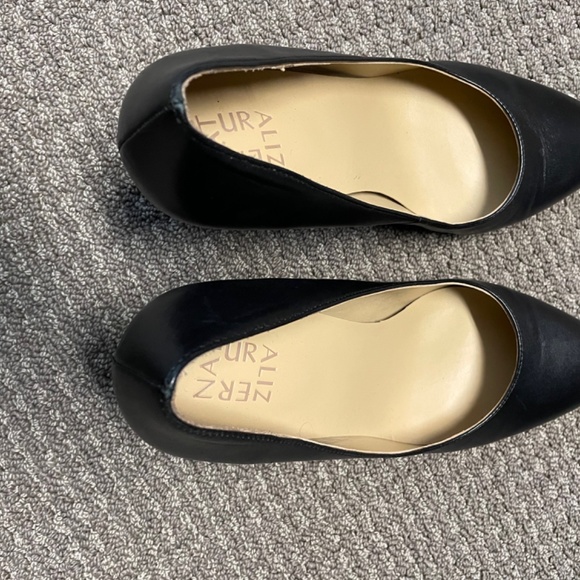 Naturalizer Black Pumps - Picture 2 of 4